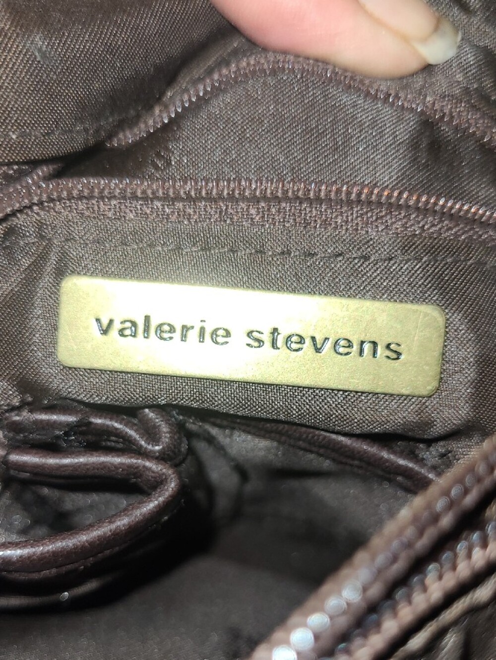 Valerie Stevens Brown 100% Leather Crossbody Bag with Gold Hardware - Picture 12 of 13